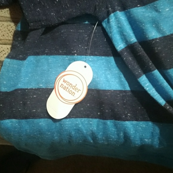 Boys small 6/7 - Picture 2 of 8